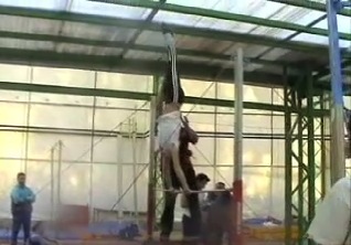 05_swingbackonbar.mov